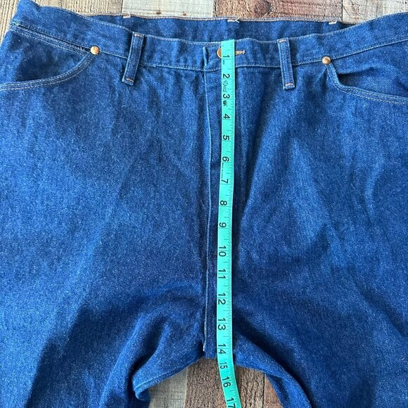 Vintage Blue Denim Jeans With Classic Fit & Slightly Worn Charm - Picture 3 of 8